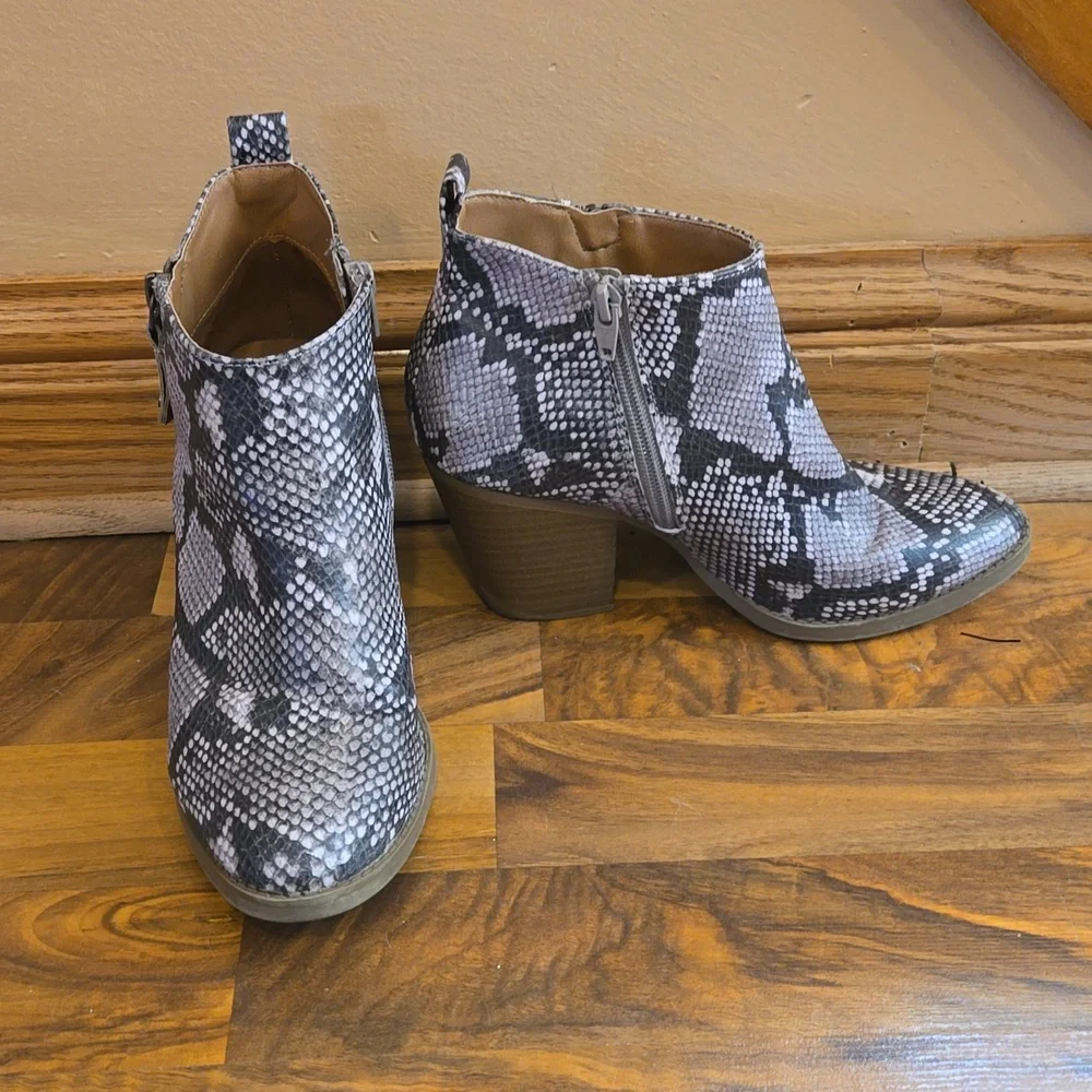 Snakeskin look boots, size 7